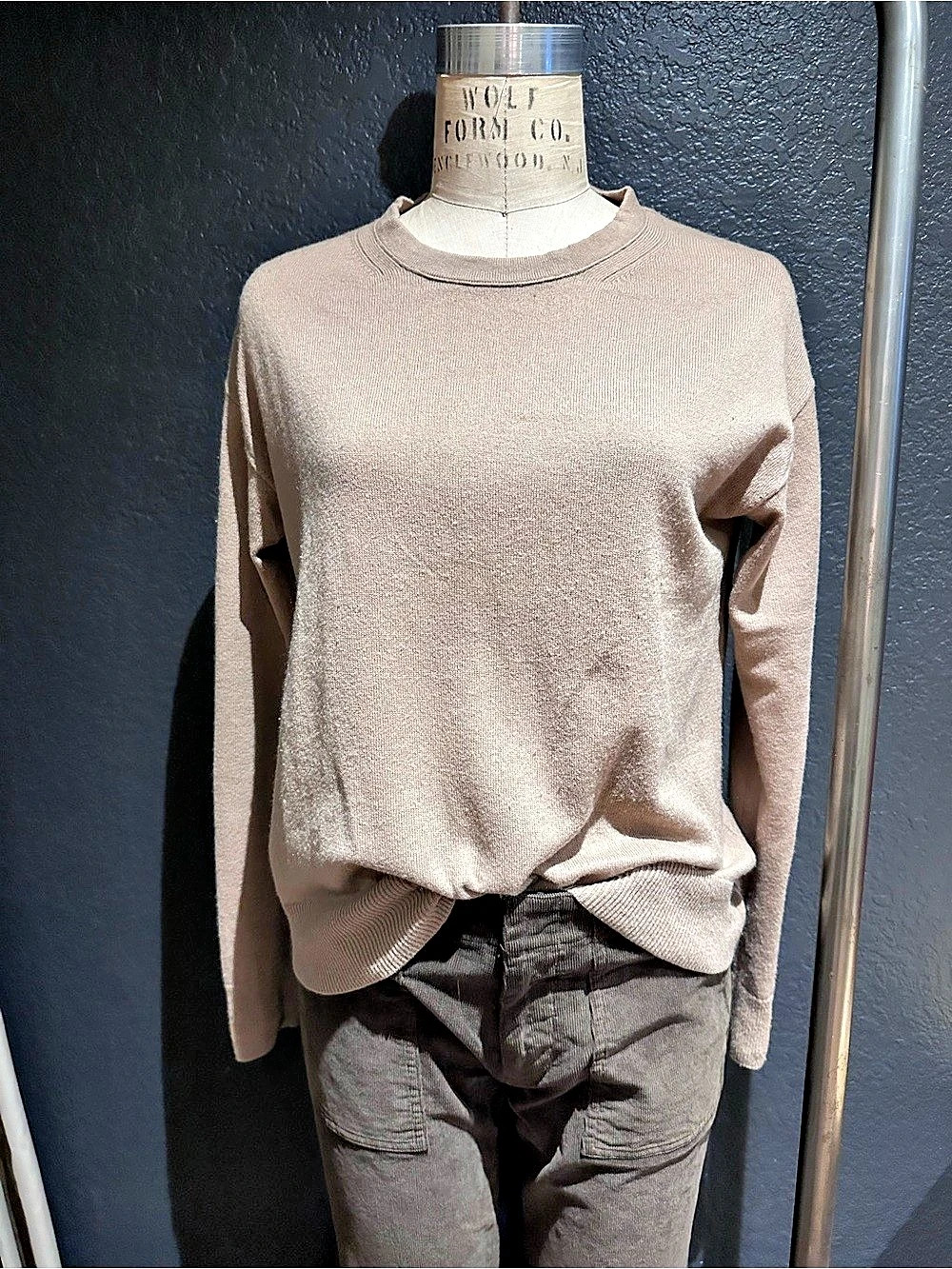 Vince. Wool Cashmere Crewneck Sweater in tan Size Small